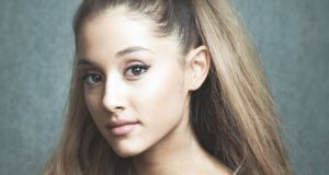 Sentarse como Ariana Grande, el nuevo reto viral Sentarse como Ariana Grande, el nuevo reto viral