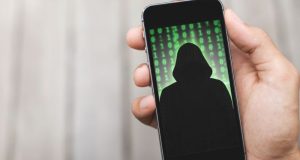 Cuidado con la cadena «están hackeando los teléfonos» de WhatsApp, es mentira espiar a tu pareja por WhatsApp