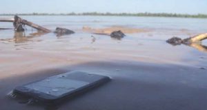 Los líquidos más peligrosos en los que puedes sumergir tu móvil Los líquidos más peligrosos en los que puedes sumergir tu móvil